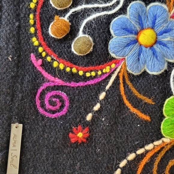 Alma Soul made in Peru Lambswool Satchel Crossbody Bag - Picture 7 of 7